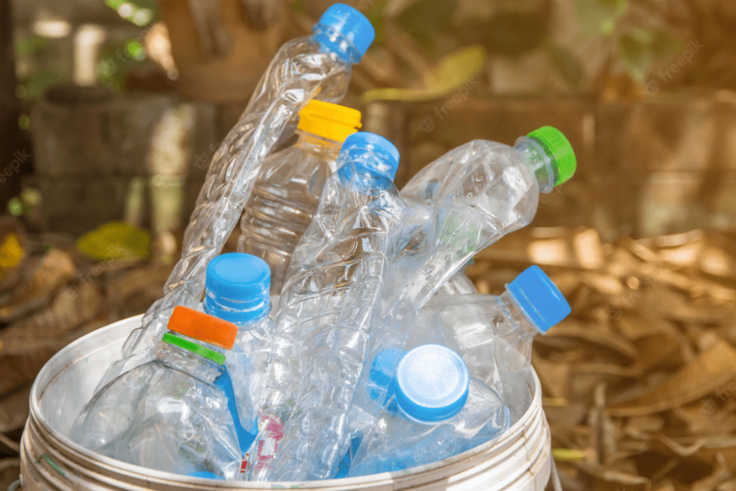 BALINEWS.ID - Melalui Surat Edaran (SE) Nomor 2 Tahun 2025 yang diterbitkan pada 20 Januari 2025, Pemprov Bali melarang penggunaan plastik sekali pakai di ling…