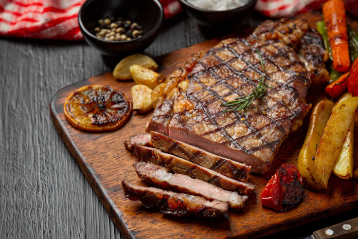 BALINEWS.ID - Steak adalah salah satu hidangan yang populer di seluruh dunia. Tidak hanya karena rasanya yang lezat, tetapi juga karena fleksibilitas dalam car…
