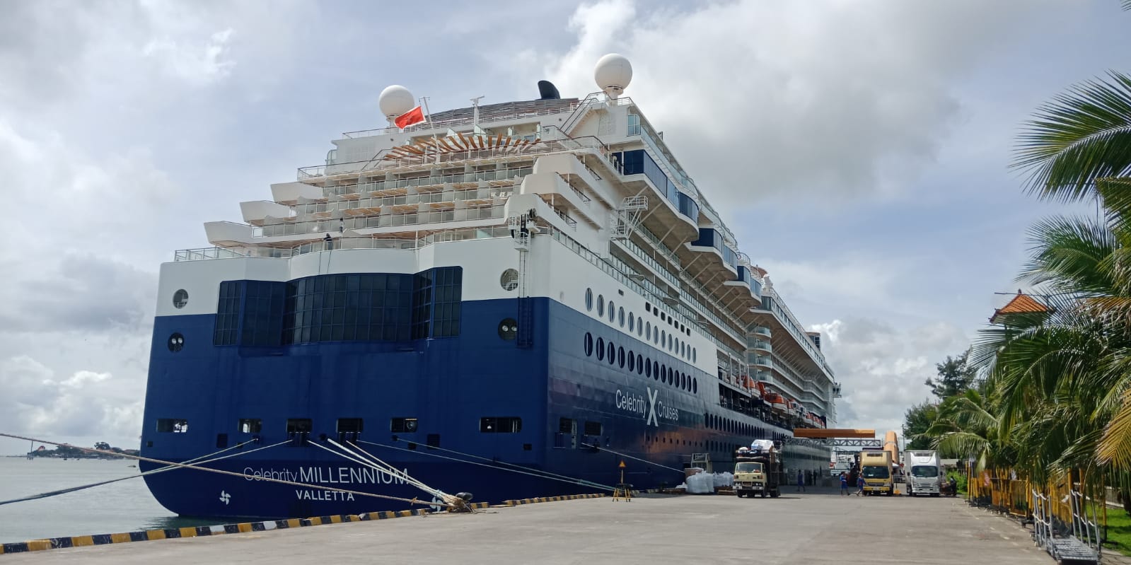 DENPASAR, Balinews.id - Kapal Pesiar MV. Le Laperouse bertandang ke Bali, Minggu (26/1/25) pagi. Kapal itu bersandar Pelabuhan Benoa Bali dalam rangka Tour Wis…