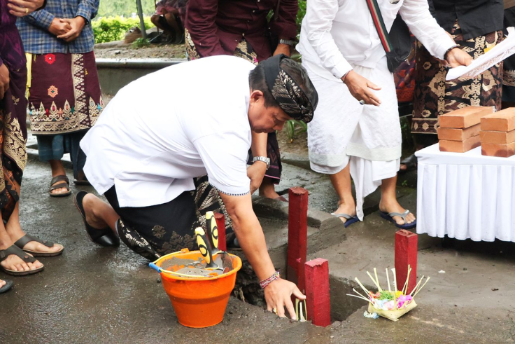 DENPASAR, BALINEWS.ID - Pj. Gubernur Bali, S.M. Mahendra Jaya, resmi memulai penataan kawasan Monumen Perjuangan Rakyat Bali (MPRB) dengan meletakkan batu pert…