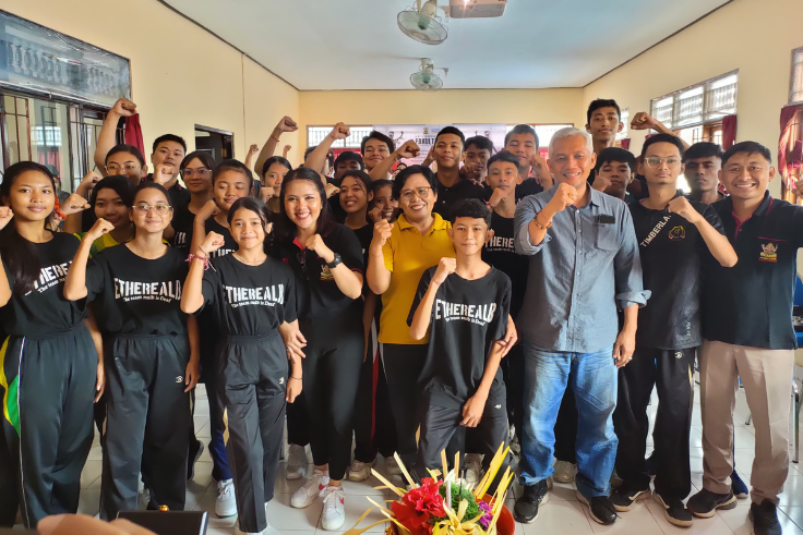 DENPASAR, BALINEWS.ID - Fakultas Hukum Universitas Mahasaraswati Denpasar menggelar acara aksi sosial di SLB Negeri 2 Denpasar sebagai bentuk nyata kepedulian …