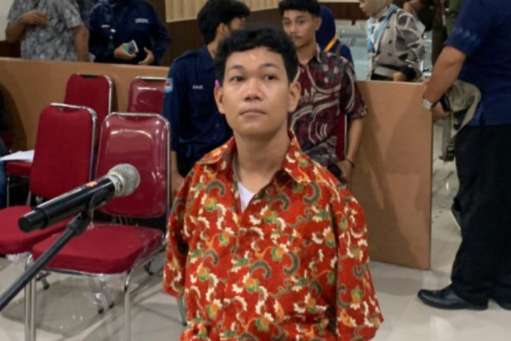 NASIONAL, BALINEWS.ID - I Wayan Agus Suartama alias Agus (22), terdakwa dalam kasus dugaan pelecehan seksual, terancam hukuman selama 12 tahun penjara dalam si…
