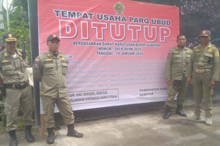 GIANYAR, BALINEWS.ID – Pemerintah Kabupaten Gianyar resmi menutup permanen usaha akomodasi mewah, PARQ Ubud, pada Senin (20/1/2025). Penutupan ini dilakukan se…