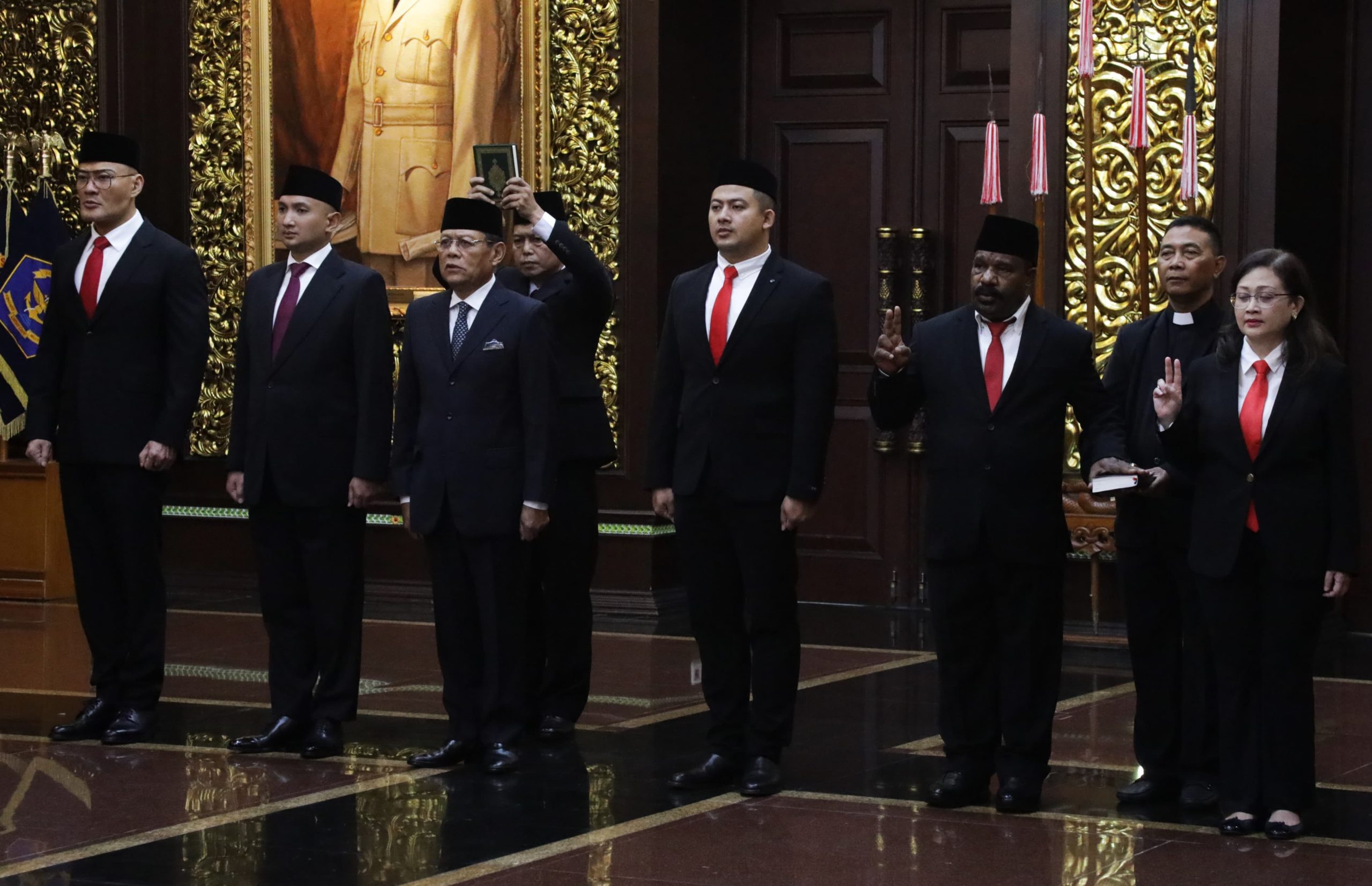 VIRAL, Balinews.id - Viral netizen pertanyakan apa urgensinya Deddy Corbuzier dilantik sebagai Staf Khusus (stafsus) Menteri Pertahanan ditengah gencarnya efis…