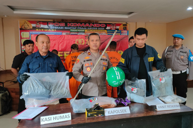 DENPASAR, BALINEWS.ID - Polsek Kuta Selatan menangkap 4 pelaku pengeroyokan terhadap dua driver ojek online (ojol) di depan Saloto Bar, Jalan Labuan Sait, Peca…