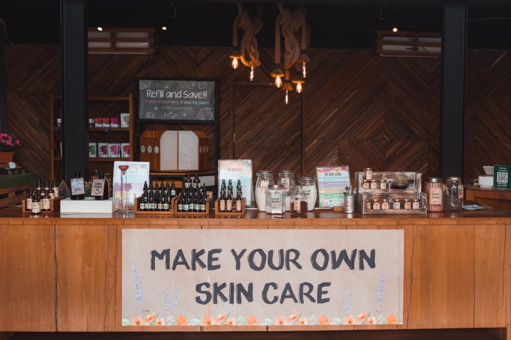 BALINEWS.ID – Utama Spice, a Bali-based wellness brand, has spent over three decades crafting eco-conscious skincare products that prioritize both personal wel…