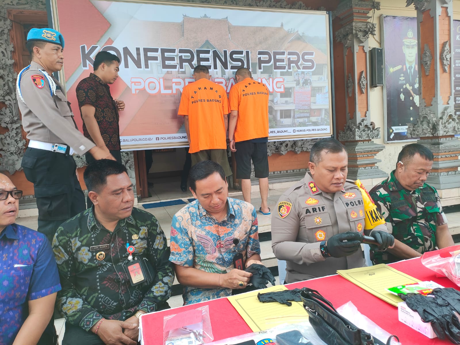 BADUNG, BALINEWS.ID – Satuan Reserse Narkoba Polres Badung mengungkap dua kasus narkoba di bulan Februari 2025 dan menangkap dua pelaku berinisial MCP (42) dan…