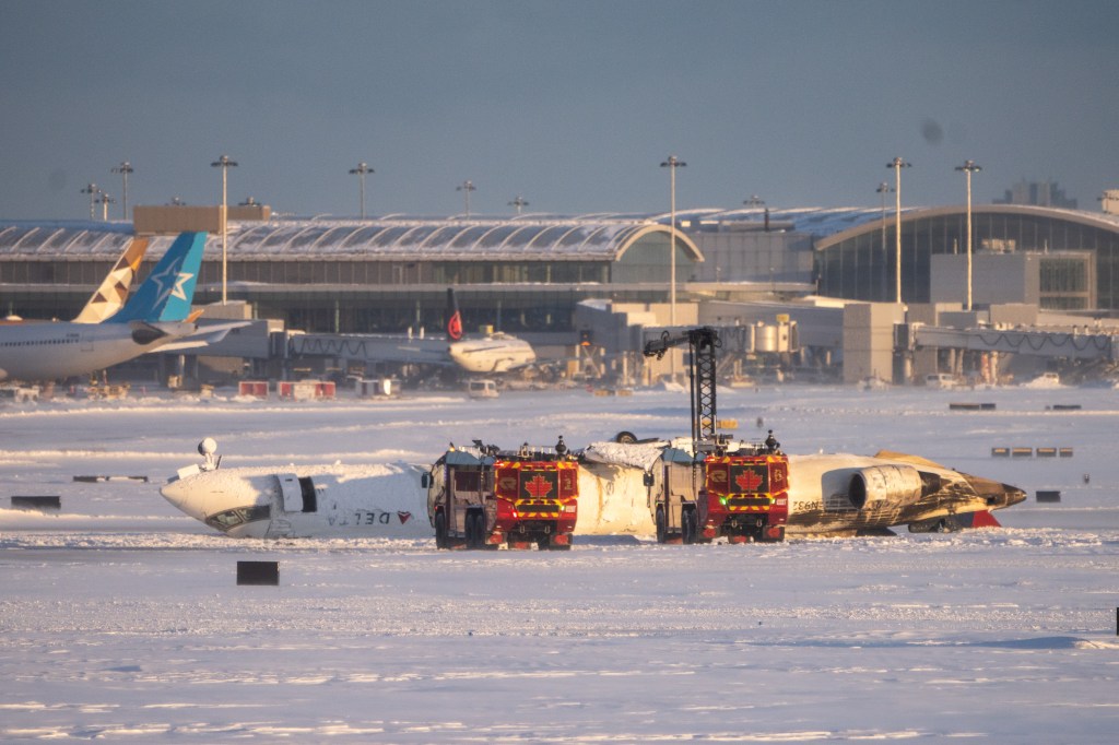 INTERNASIONAL, Balinews.id - Kecelakaan pesawat kembali terjadi di awal tahun ini. Sebuah pesawat Delta Airlines alamk kecelakaan saat mendarat di Bandara Inte…