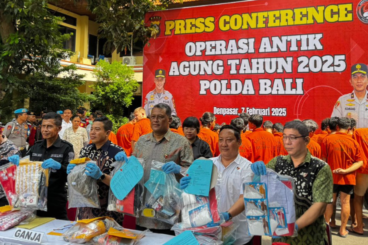 DENPASAR, BALINEWS.ID - Selama 16 hari pelaksanaan Operasi Antik Agung 2025, Polda Bali bersama jajaran berhasil mengungkap dan mengamankan 149 orang pelaku pe…
