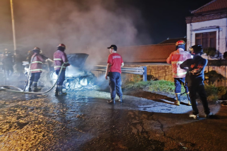 DENPASAR, BALINEWS.ID - Sebuah mobil sedan Timor berwarna hijau dengan nomor polisi DK 1887 CN terbakar di Jalan Bypass Ngurah Rai, Sesetan, Denpasar Selatan, …