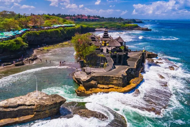 BALINEWS.ID - Indonesia mencatat lonjakan kunjungan wisatawan asal Swiss, dengan Bali tetap menjadi daya tarik utama, sementara destinasi lain seperti Candi Bo…