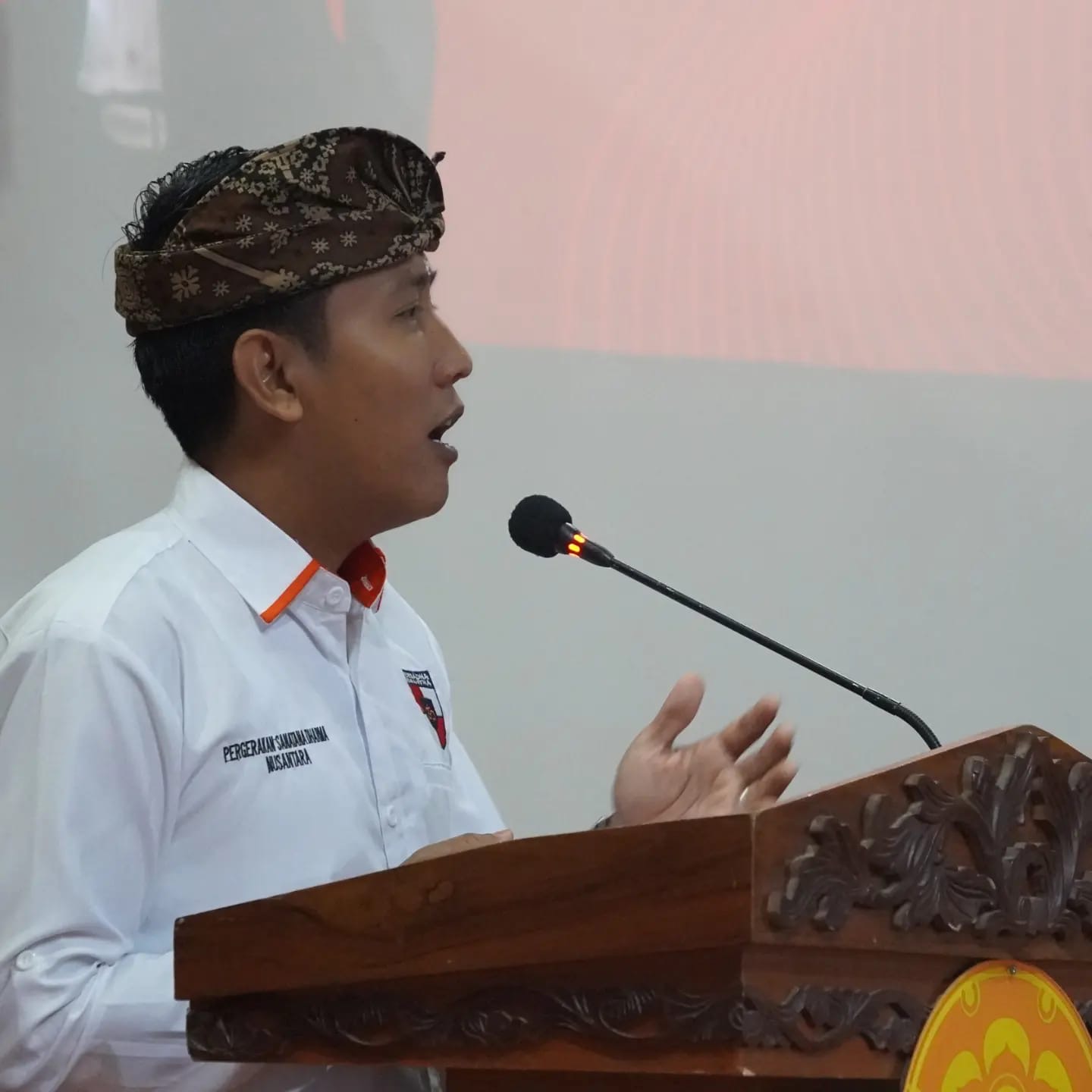 DENPASAR, BALINEWS.ID - Bali tengah menghadapi tantangan serius, termasuk perusakan lingkungan, ketidakharmonisan antara investor dan masyarakat adat, serta me…