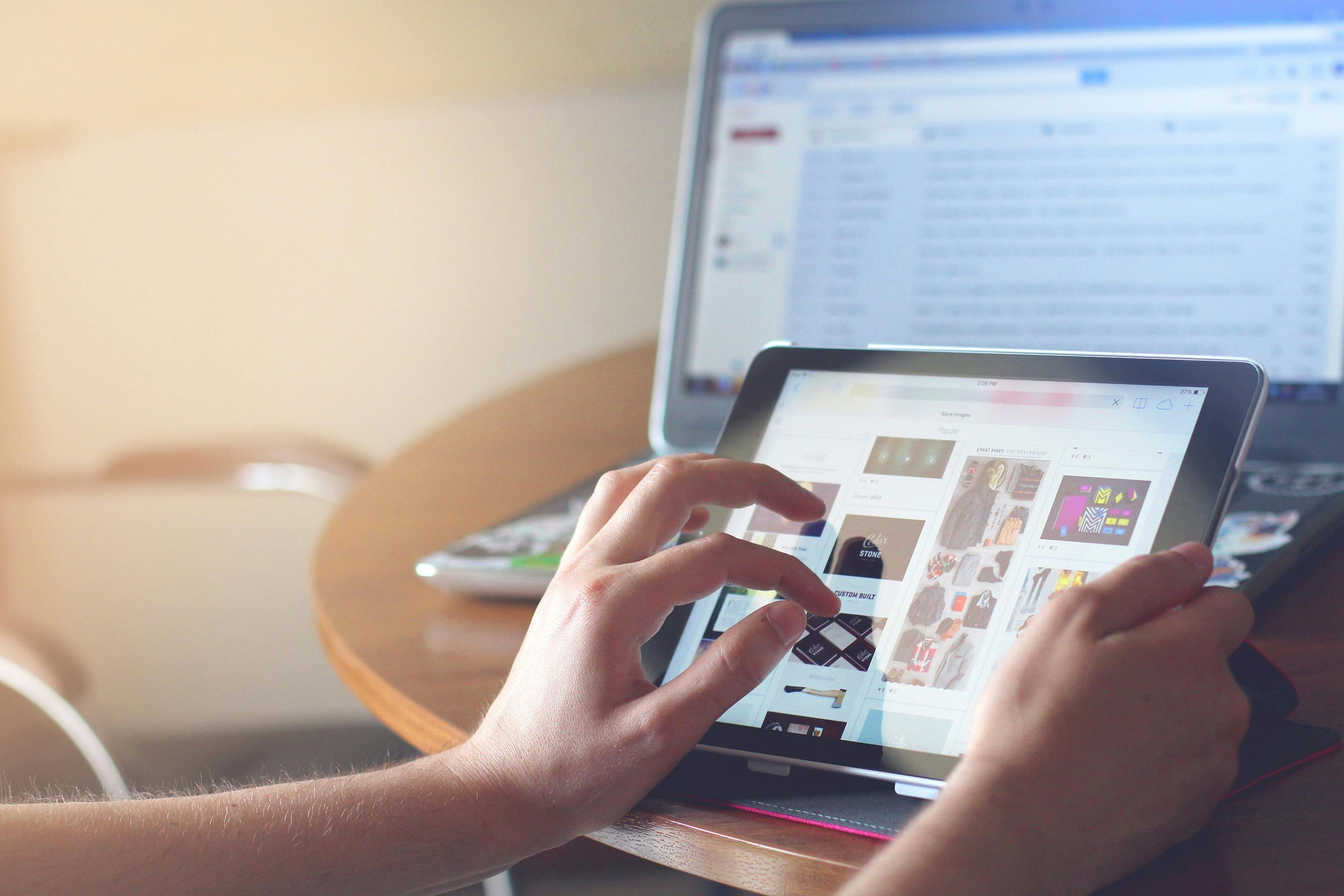 NASIONAL, Balinews.id - Kementerian Komunikasi dan Digital (Komdigi) Indonesia berencana menyediakan layanan internet rumah dengan kecepatan minimal 100 Mbps d…