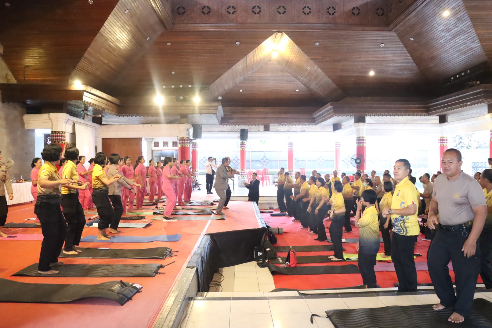GIANYAR, BALINEWS.ID - Program Kapolda Bali bertajuk “Dharma Self Healing” digelar di Balai Budaya Gianyar pada Senin, 10 Februari 2025, pukul 08.30 hingga 11.…