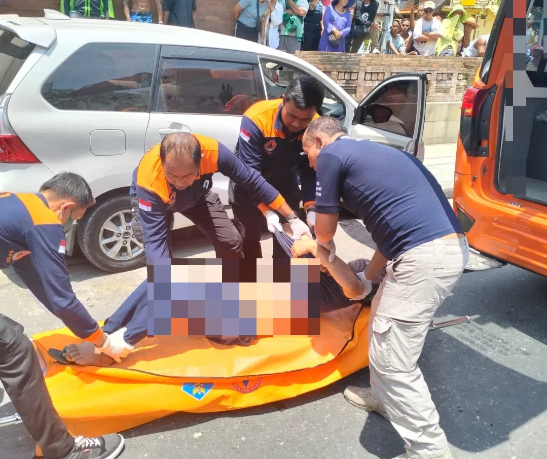 BADUNG, Balinews.id - Seorang pria bernama Budiarto (54) ditemukan meninggal dunia di Jalan Pantai Kuta, Kamis (6/2/25). Korban ditemukan dalam keadaan duduk d…