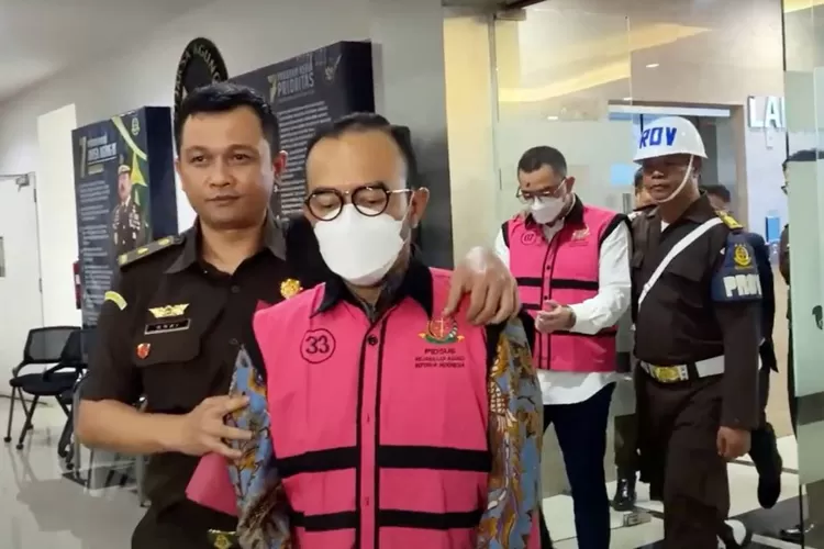 NASIONAL, Balinews.id - Kejaksaan Agung (Kejagung) menetapkan 7 orang sebagai tersangka kasus dugaan korupsi di Pertamina Patra Niaga terkait tata kelola minya…