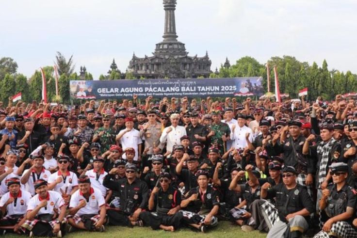 DENPASAR, BALINEWS.ID - Ribuan pecalang menghadiri Gelar Agung Pecalang Bali 2025 yang diselenggarakan di Denpasar pada Sabtu (15/3/2025). Kapolda Bali, Irjen …