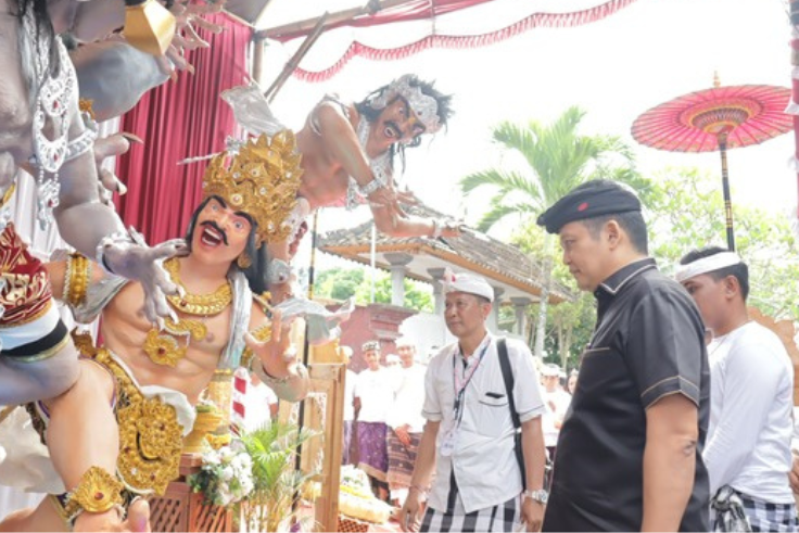 JEMBRANA, BALINEWS.ID - Semangat kreativitas pemuda Jembrana patut diancungi jempol dalam lomba ogoh-ogoh yang kembali digelar tahun ini. Sebanyak 226 Sekaa Tr…