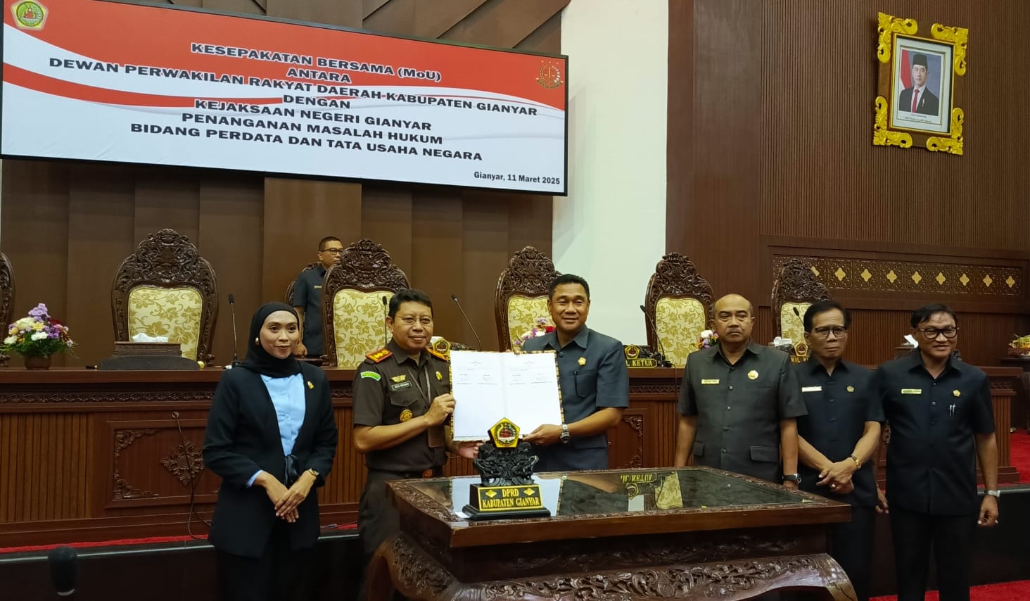 GIANYAR, BALINEWS.ID - DPRD Kabupaten Gianyar menjalin kerjasama dengan Kejaksaan Negeri Gianyar melalui kesepakatan bersama (MoU) tentang Penanganan Masalah H…