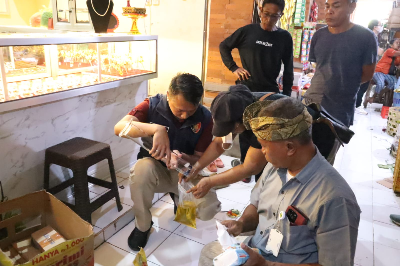 GIANYAR, BALINEWS.ID – Dinas Perindustrian dan Perdagangan (Disperindag) Kabupaten Gianyar bersama Sateskrim Polres Gianyar yang tergabung dalam Satgas Pangan …