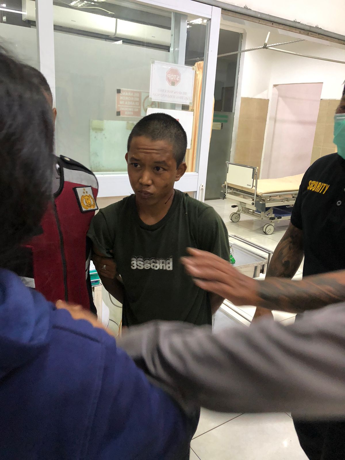 KLUNGKUNG, BALINEWS.ID - Aksi begal terjadi pada Senin malam (24/3/2025) pukul 18.45 Wita. Aksi yang bikin resah itu berlangsung di Jalan Bukit Tengah, Desa Pe…