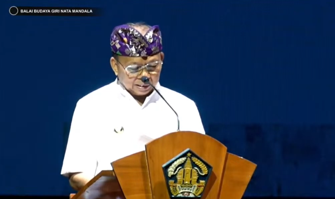 BADUNG, Balinews.id - Gubernur Bali Wayan Koster berencana menaikkan tunjangan DPRD kabupaten se-Bali. Wacana ini disampaikan ditengah-tengah gencarnya efisien…