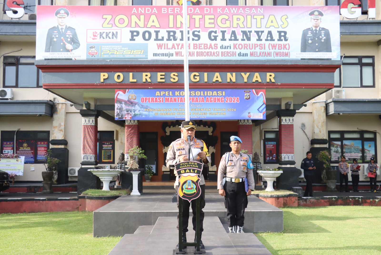 GIANYAR, BALINEWS.ID – Jabatan di lingkup Polres Gianyar dirombak total. Sejumlah pejabat dari Wakapolres, Kepala Satuan hingga Kapolsek Blahbatuh diganti deng…