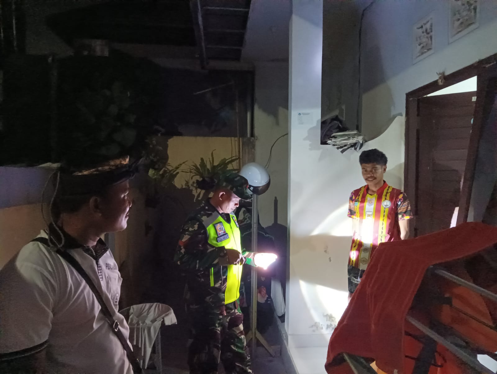 GIANYAR, BALINEWS.ID – Aparat desa di Desa Singapadu, Kecamatan Sukawati menggelar sidak penduduk pendatang di Banjar Abasan. Sidak yang dipimpin kelian dusun …