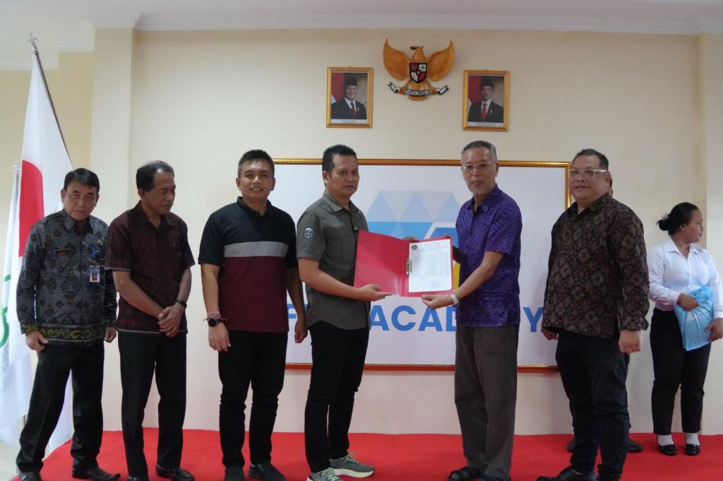 JEMBRANA, Balinews.id - Dua puluh empat warga Jembrana berangkat ke Jepang untuk program kerja dan pelatihan, dalam upaya meningkatkan kualitas sumber daya man…