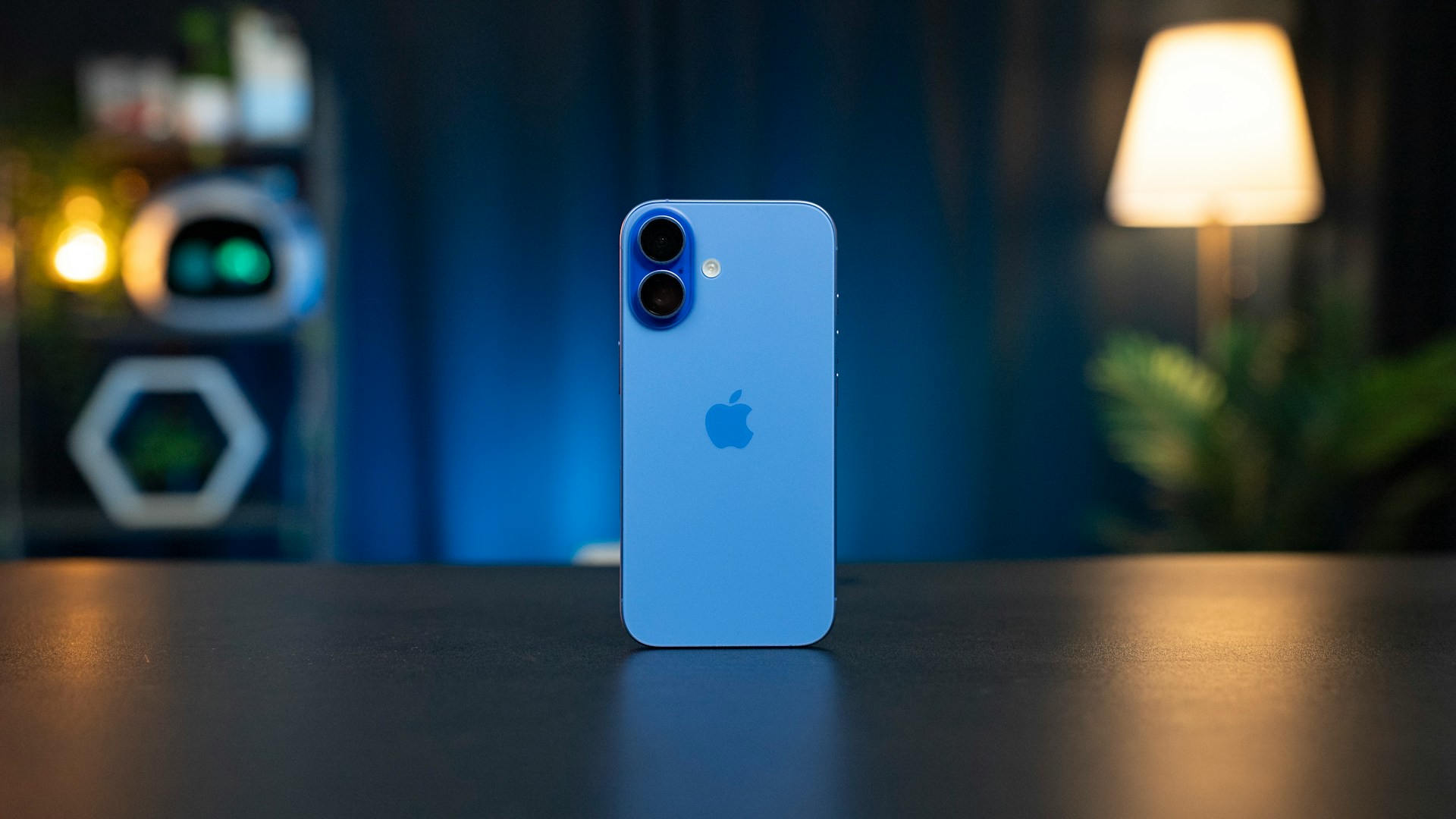TEKNOLOGI, Balinews.id - Setelah diumumkan akan siap meluncur secara resmi di Indonesia pada tanggal 11 April nanti, kini iPhone umumkan harga resmi iPhone 16 …