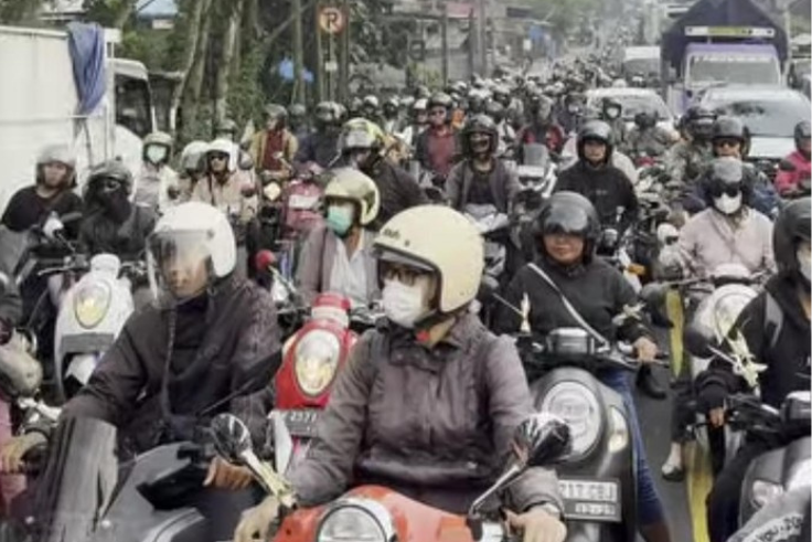 TABANAN, BALINEWS.ID – Kemacetan parah sepanjang 3,5 kilometer terjadi di Jalan Ahmad Yani atau Jalan Denpasar-Gilimanuk, Desa Abiantuwung, Kecamatan Kediri, T…