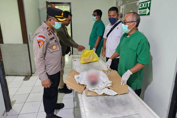 DENPASAR, BALINEWS.ID - Misteri penemuan jasad bayi perempuan yang dikubur di Pantai Padanggalak, Denpasar Timur, mulai menemui titik terang. Polisi mengungkap…