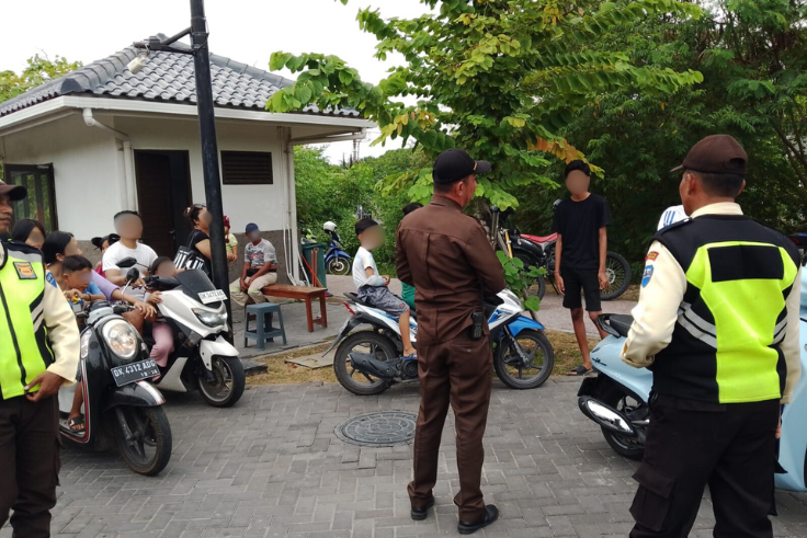 DENPASAR, BALINEWS.ID - Warga Serangan kembali mengeluhkan pembatasan akses ke pantai yang dilakukan oleh PT Bali Turtle Island Development (BTID). Hingga Ming…