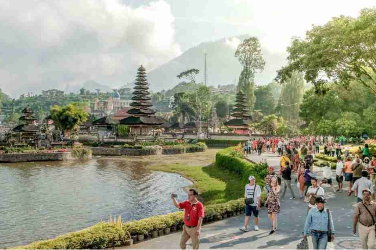 DENPASAR, BALINEWS.ID – Bali, Pulau Dewata yang memesona, telah lama menjadi primadona pariwisata Indonesia. Tak hanya keindahan alam dan budayanya yang memika…