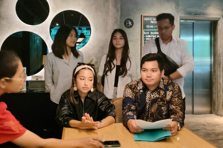 DENPASAR, BALINEWS.ID - Aktris Jennifer Coppen resmi melaporkan akun TikTok @Inayah.aurelia.b ke Polda Bali atas dugaan pencemaran nama baik. Laporan tersebut …