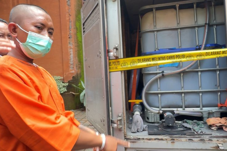 DENPASAR, BALINEWS.ID - Direktorat Reserse Kriminal Khusus (Ditreskrimsus) Polda Bali mengamankan seorang mafia bahan bakar minyak (BBM) subsidi bernama I Ketu…