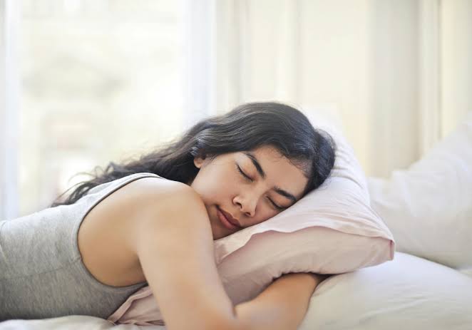 KESEHATAN, Balinews.id - Siapa yang sering menahan ngantuk saat sahur? Sahur biasanya dilakukan di pukul 3-4 pagi, jadi wajar saja jika seseorang merasa mengan…