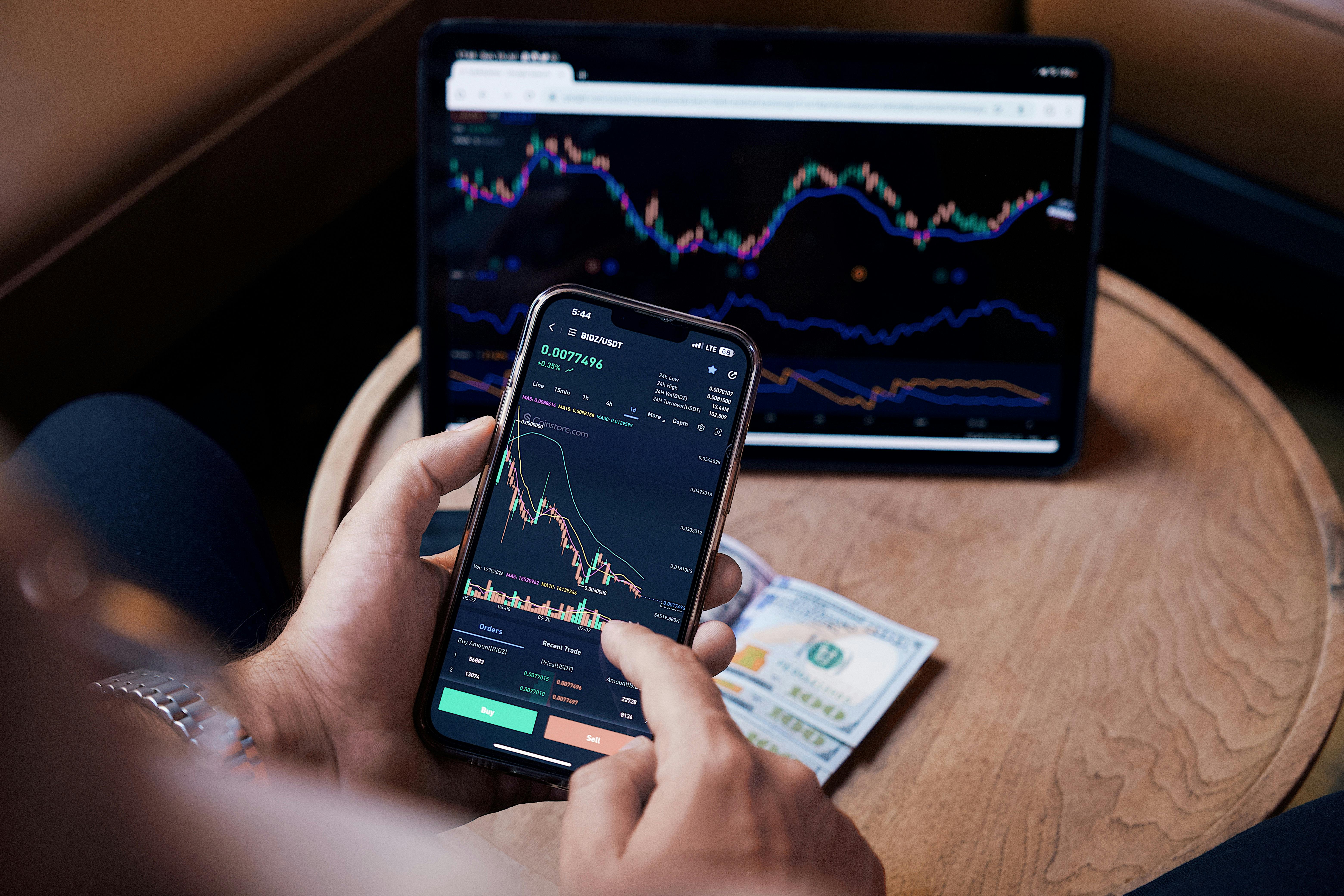 BISNIS, Balinews.id - Bursa Efek Indonesia (BEI) menghentikan sementara perdagangan saham (trading halt) pada Selasa (18/3/25) siang, setelah Indeks Harga Saha…