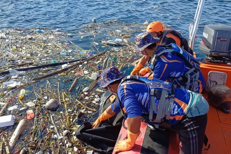 DAERAH, Balinews.id - Sesosok tubuh ditemukan terapung-apung di perairan Selat Bali tepatnya di belakang Pasar Gilimanuk, Kecamatan Melaya, Jembrana, Sabtu (5/…
