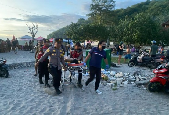 KLUNGKUNG, BALINEWS.ID - Musibah menimpa I Made Suardana (18), pemuda Dusun Sompang, Desa Bungamekar Kecamatan Nusa Penida. Saat main papan selancar di pantai …