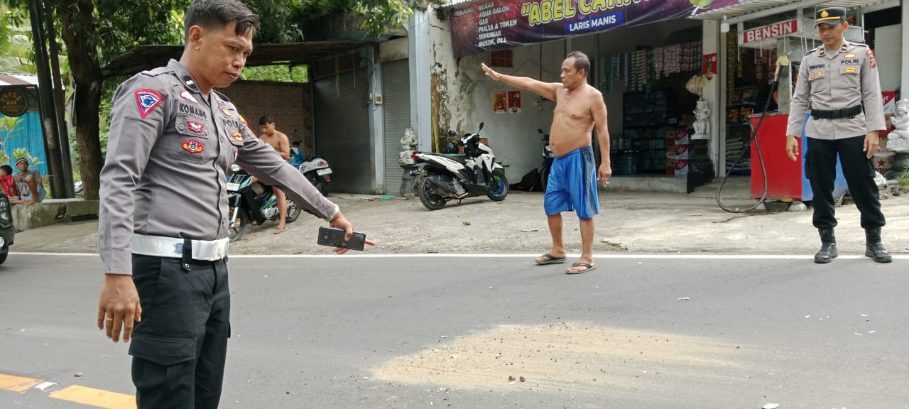 KARANGASEM, BALINEWS.ID - Kecelakaan tragis terjadi di Jalur Amlapura-Klungkung pada Rabu sore (9/4), melibatkan sepeda motor dan sebuah truk. Insiden yang ter…