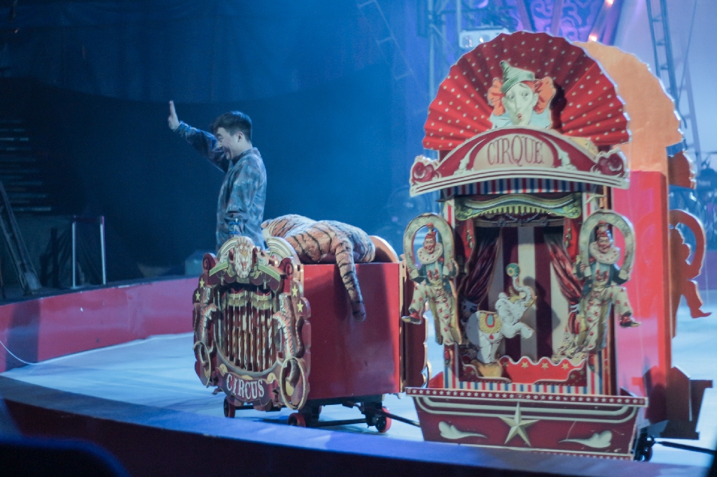 VIRAL, Balinews.id - Pengakuan mengejutkan datang dari para mantan pemain sirkus Oriental Circus Indonesia (OCI) dalam audiensi di Kementerian HAM di hadapan W…