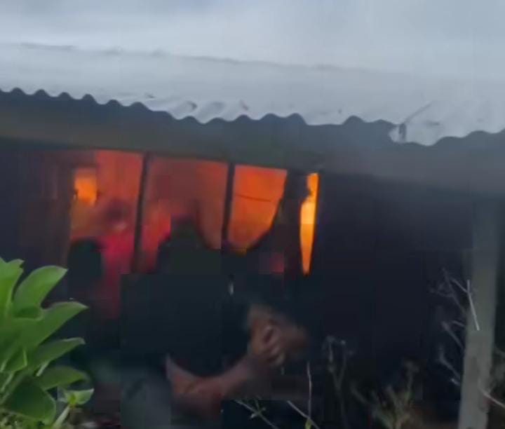 BANGLI, BALINEWS.ID – Suasana haru dalam acara perpisahan siswa kelas XII SMAN 1 Kintamani berubah menjadi kepanikan ketika musibah kebakaran melanda sekolah t…