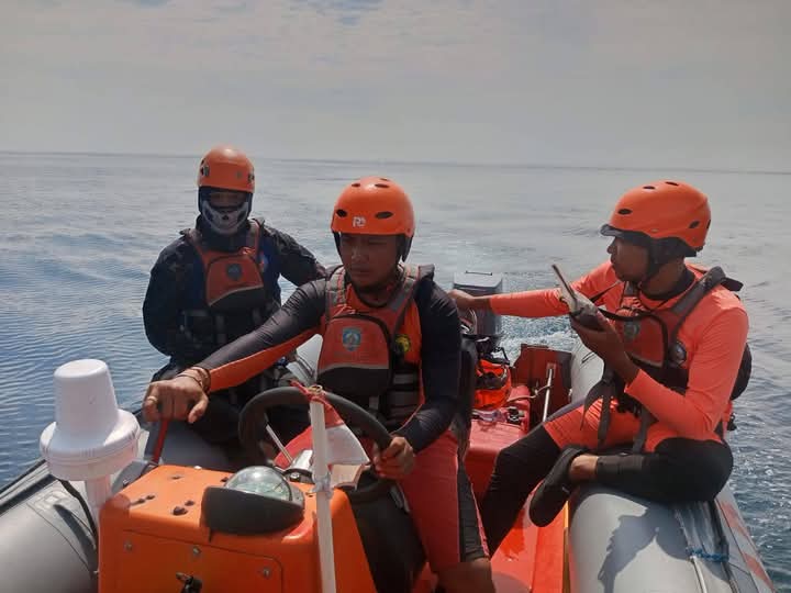 KARANGASEM, BALINEWS.ID - WNA Rusia, Sergei Eliseev dilaporkan hilang pada Kamis sore yang lalu (17/4/2025). Korban diduga terjatuh dari perahu saat memancing …