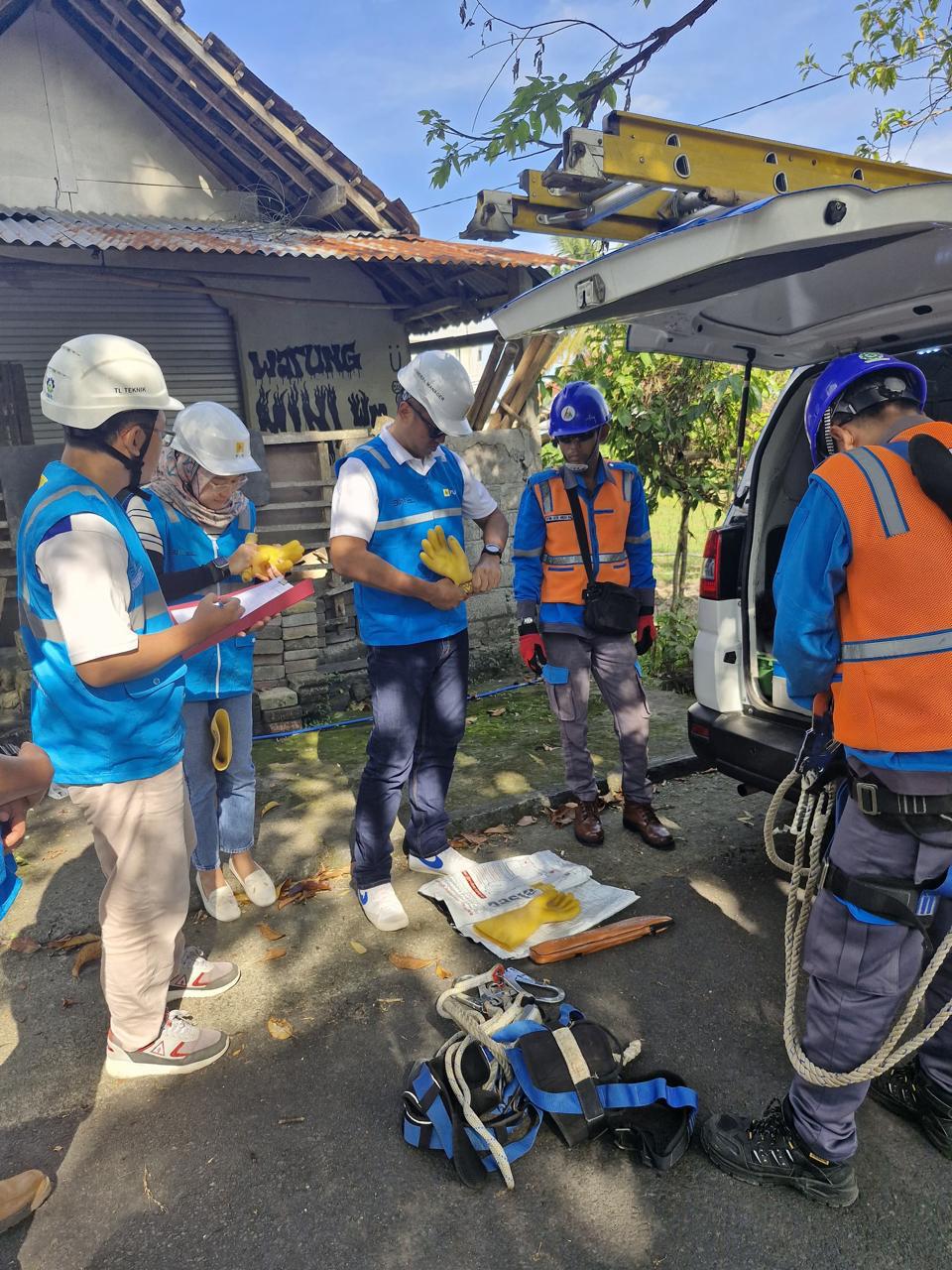 KLUNGKUNG, BALINEWS.ID - Menyambut Hari Raya Galungan dan Kuningan, PT PLN (Persero) Unit Induk Distribusi (UID) Bali mengimbau masyarakat untuk selalu memperh…