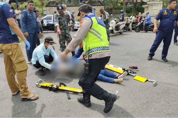 JEMBRANA, BALINEWS.ID – Jalur utama Denpasar–Gilimanuk kembali memakan korban jiwa. Seorang wanita asal Denpasar bernama Sumarmi (58), tewas seketika dalam kec…