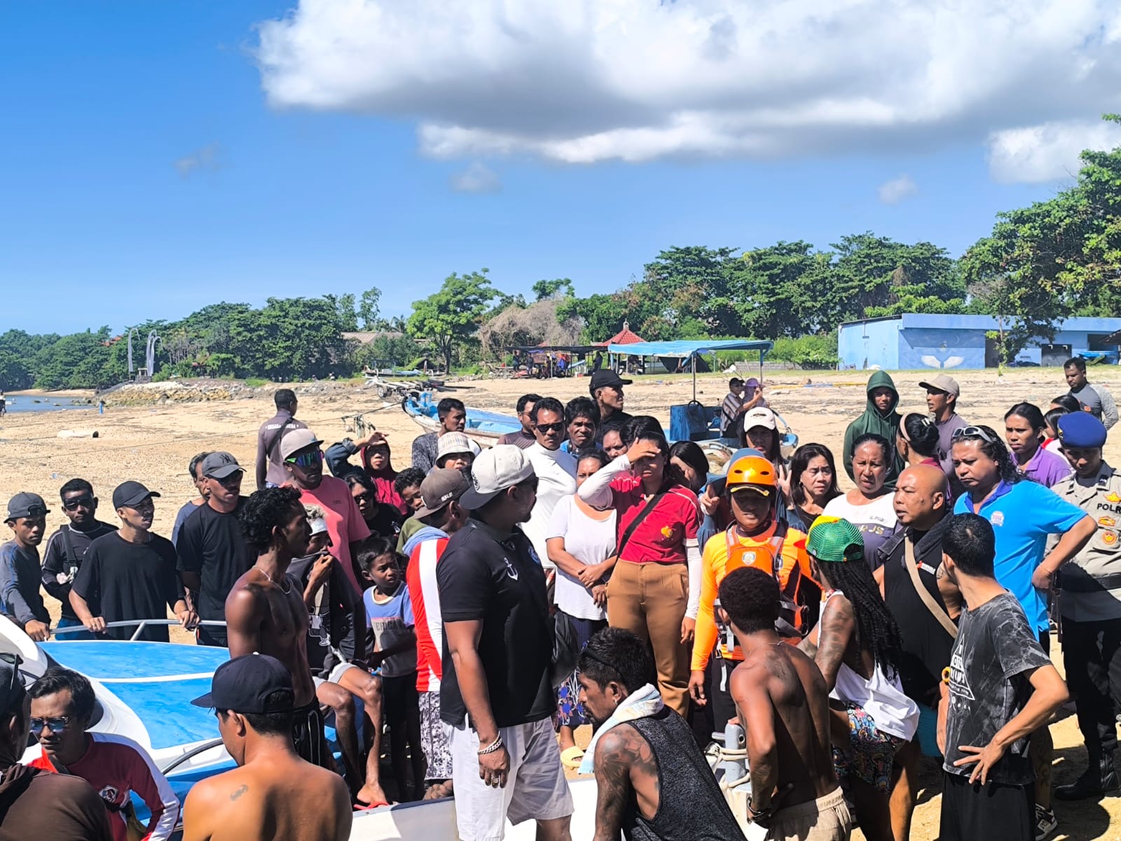 BADUNG, BALINEWS.ID - Upaya pencarian korban perahu jukung terbalik di Perairan Tanjung Benoa, Kuta Selatan, Kabupaten Badung, kian membuahkan hasil. Tim SAR g…