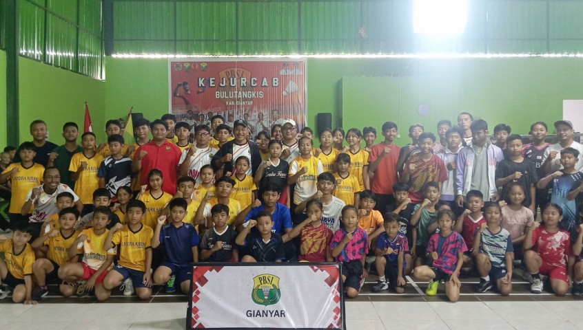 GIANYAR, BALINEWS.ID - Kejuaraan Cabang (Kejurcab) Gianyar Tahun 2025 digelar oleh Persatuan Bulu Tangkis Seluruh Indonesia (PBSI) Kabupaten Gianyar. Antusiasm…