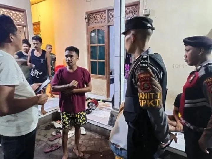KLUNGKUNG, BALINEWS.ID - Sebuah rumah kos di Jalan Kejanti, Semarapura Klod, Kabupaten Klungkung mendadak ricuh pada Sabtu (17/5/2025) malam lalu. Dimana dua p…