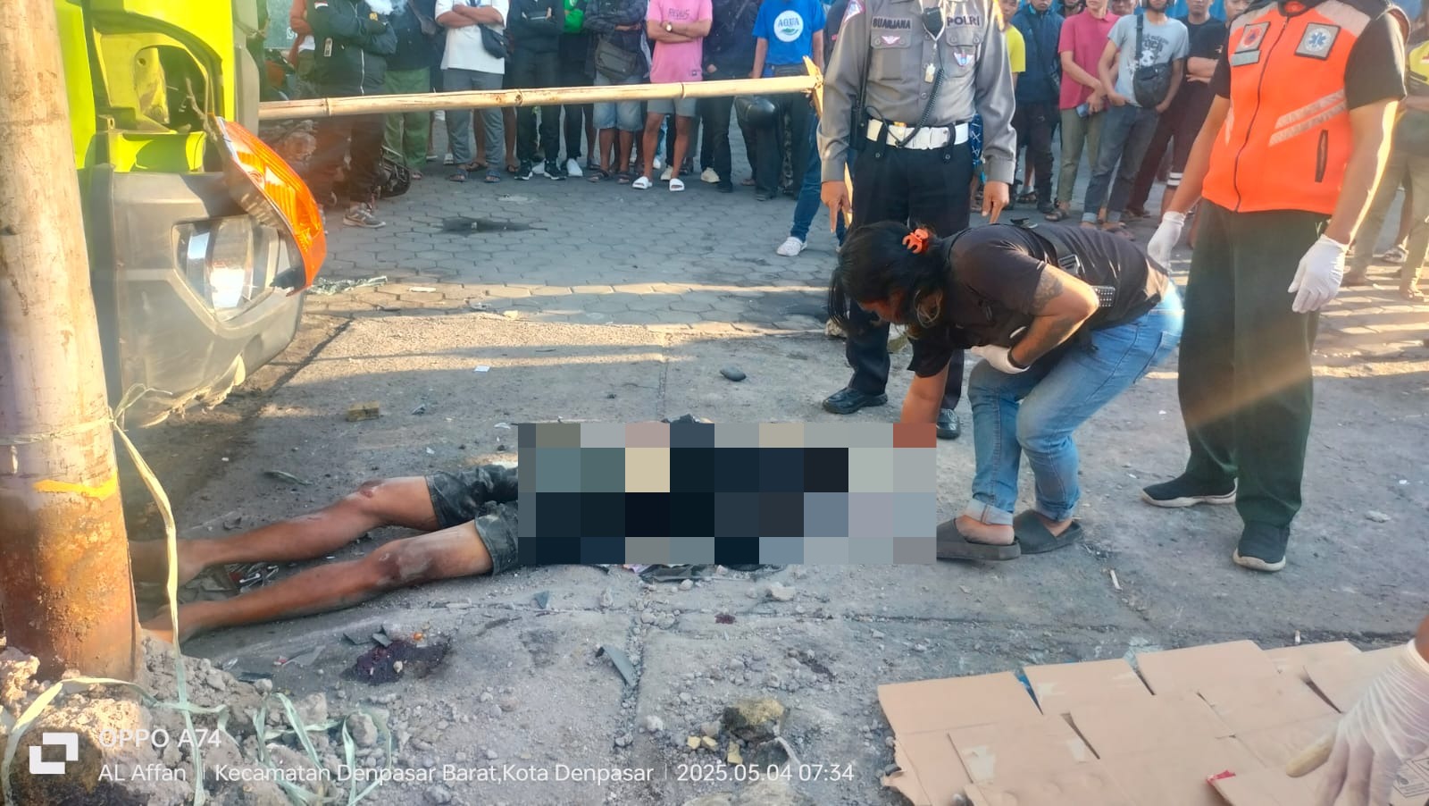 DENPASAR, Balinews.id - Kecelakaan maut terjadi di Simpang Jalan Teuku Umar Barat dan Jalan Pura Demak, Denpasar, pada Minggu (4/5/25). Sebuah sepeda motor Hon…